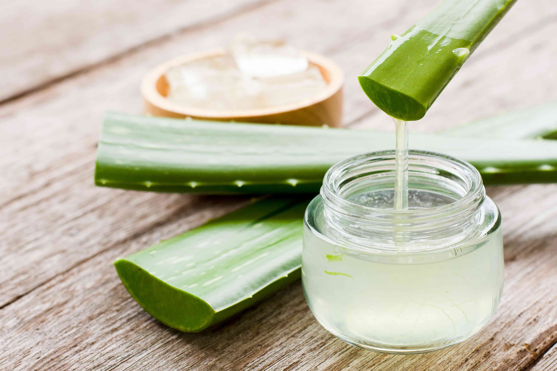 Unabhängiger Distributor von Forever Living Products: Aloe Vera Gelly Gel als natürliches Heilmittel für Ihre Haut