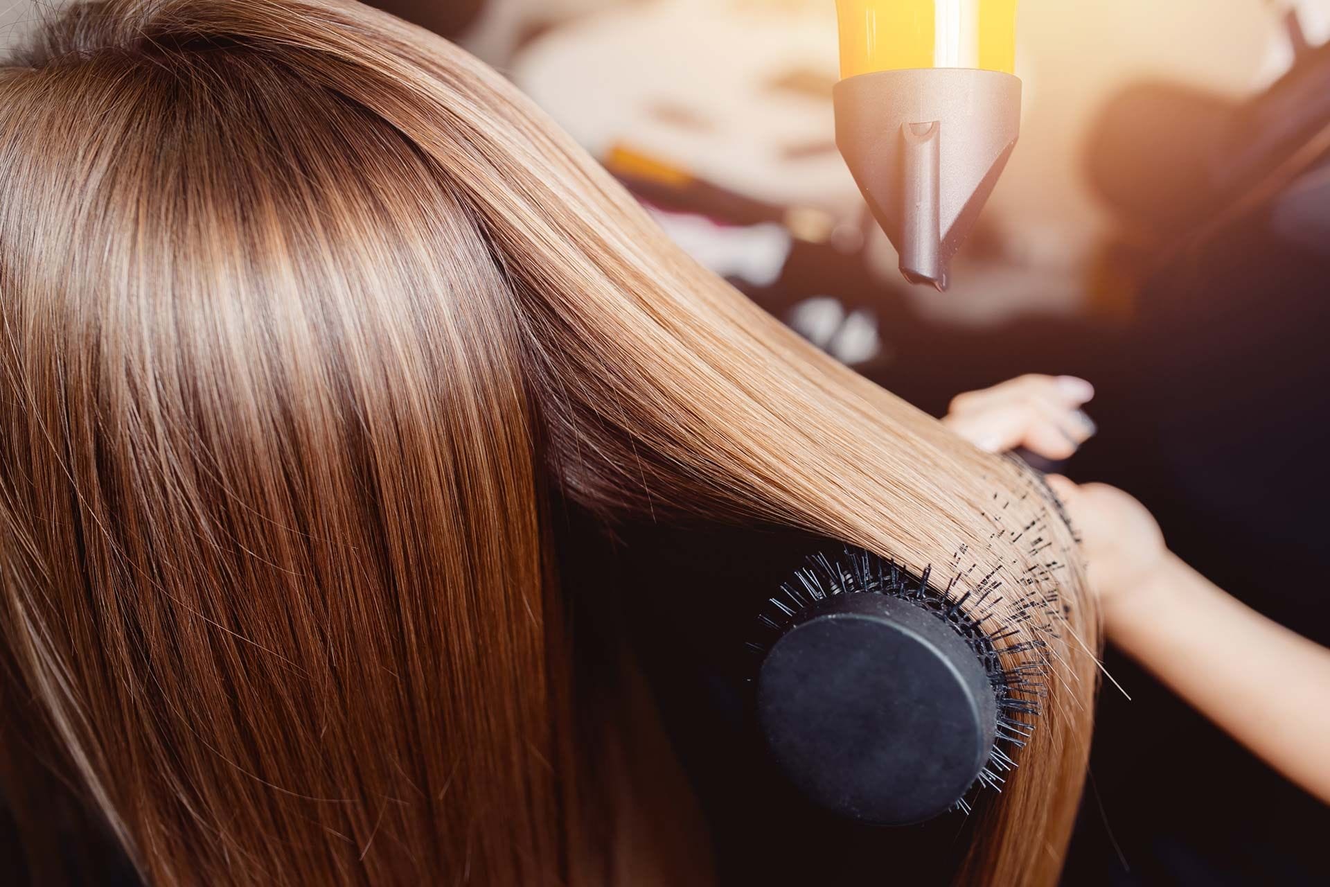 Schöne Strähnen: Haarverlängerung für einen glamourösen Look