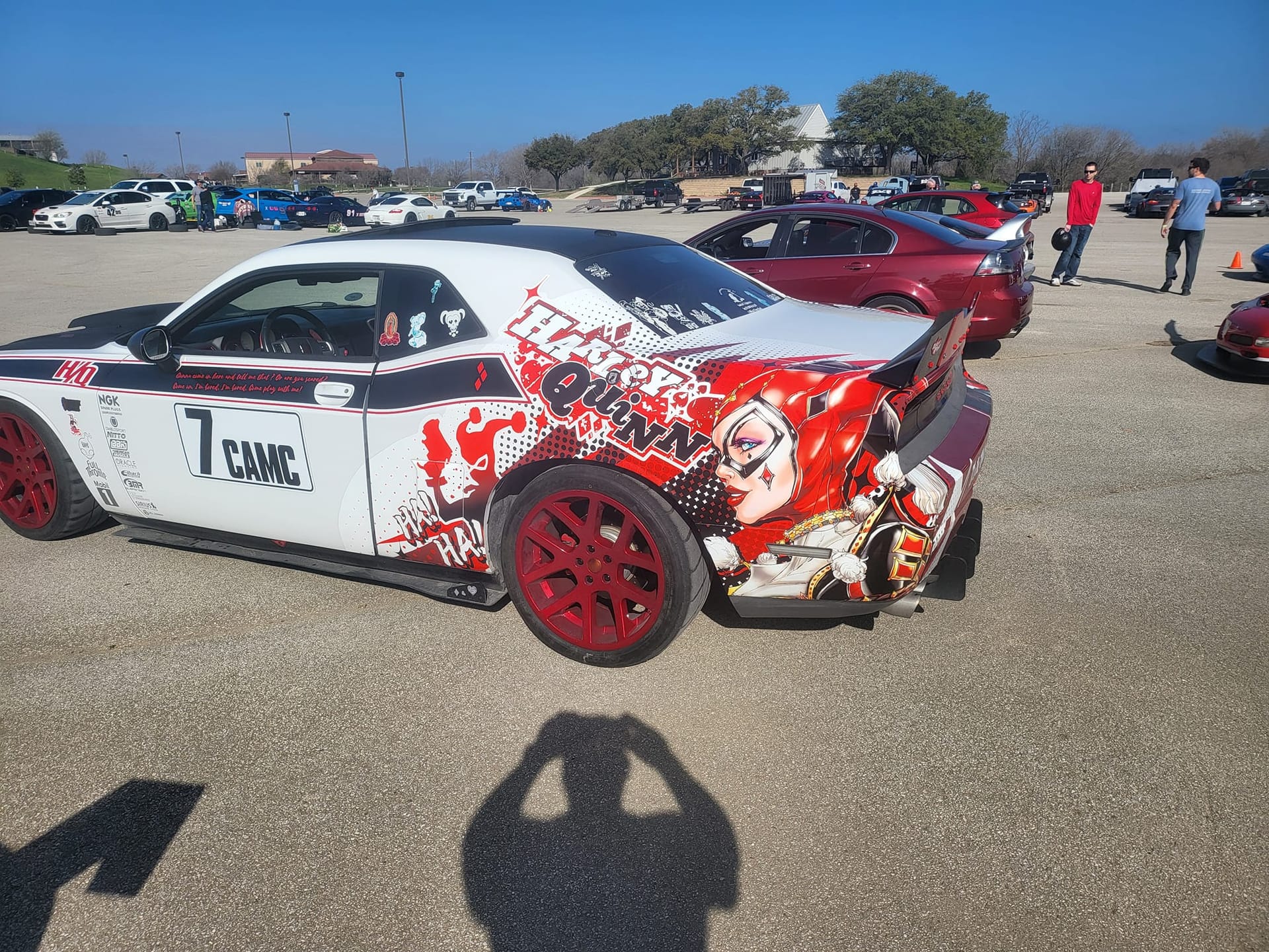 Erstellen Sie Ihr persönliches Itasha Car mit auffälliger Beschriftung
