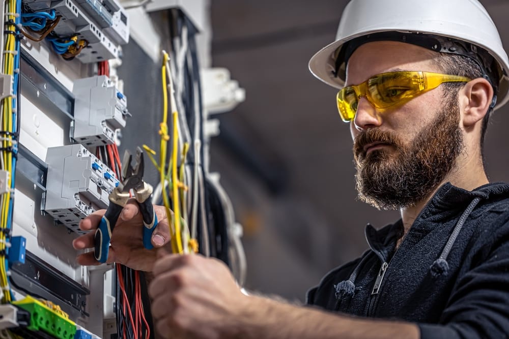 Schnelle Problemlösung mit einem Notfall Elektriker in der Nähe