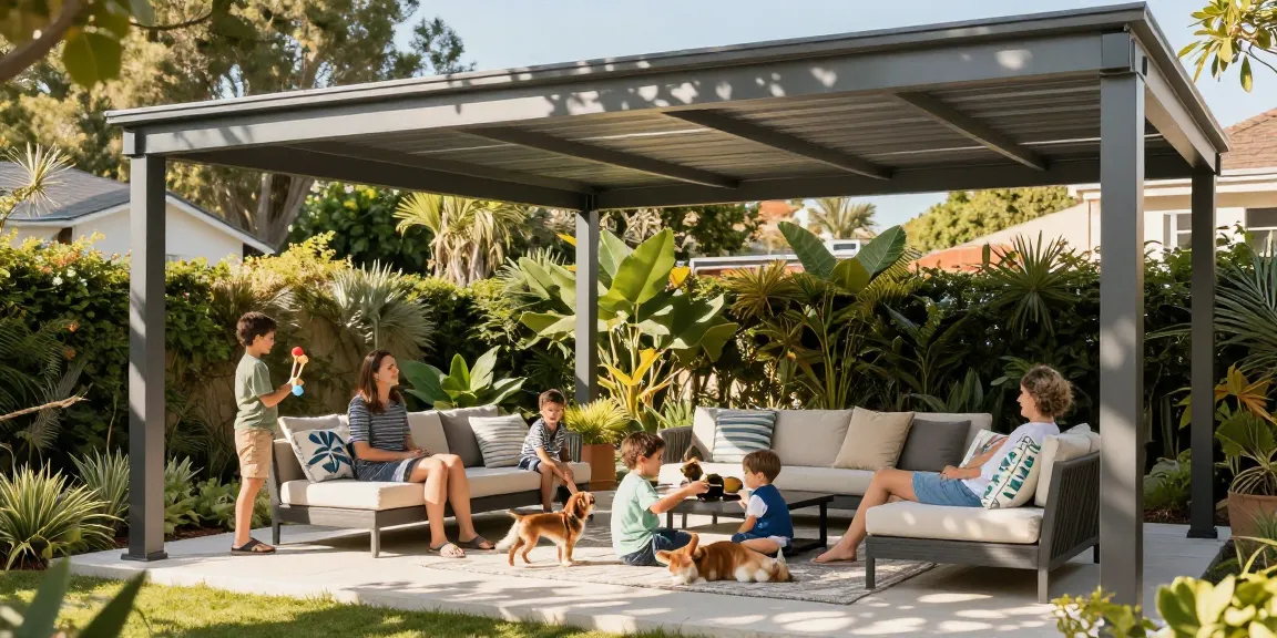 Moderne Terrassenüberdachung mit Familie, die einen sonnigen Nachmittag im Garten genießt.